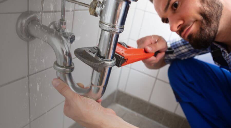 Toilet leak repair in Hiland, WY